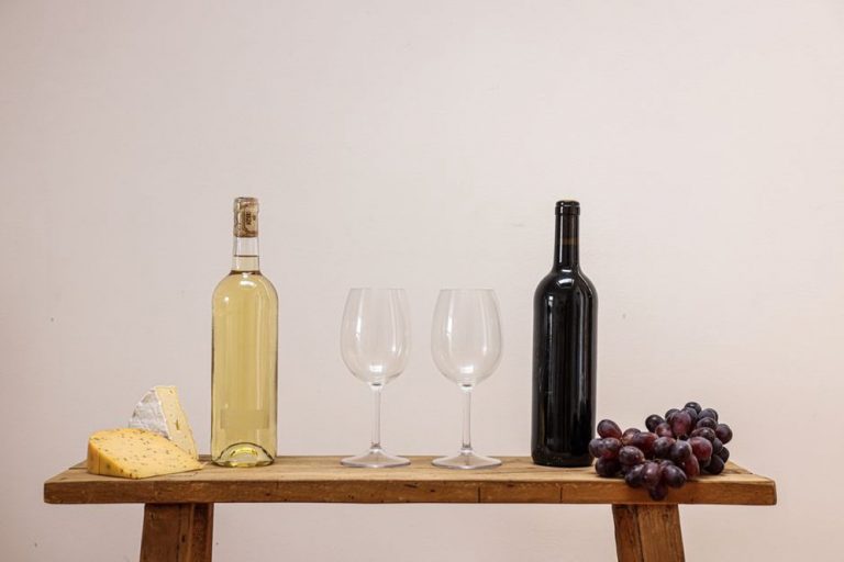degustacija sira u rustičnom okruženju