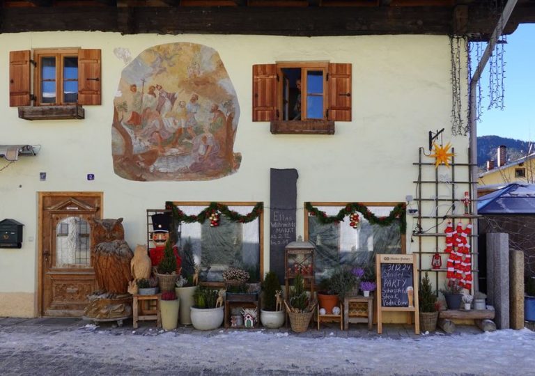 mural na kamenoj kući u Dalmaciji