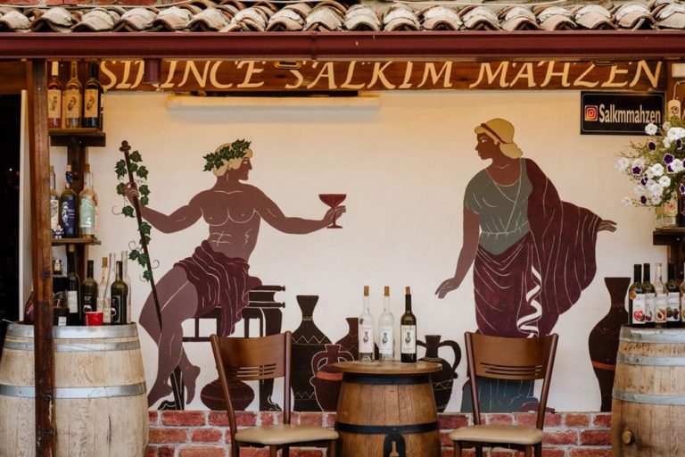 unutrašnjost tradicionalne dalmatinske konobe