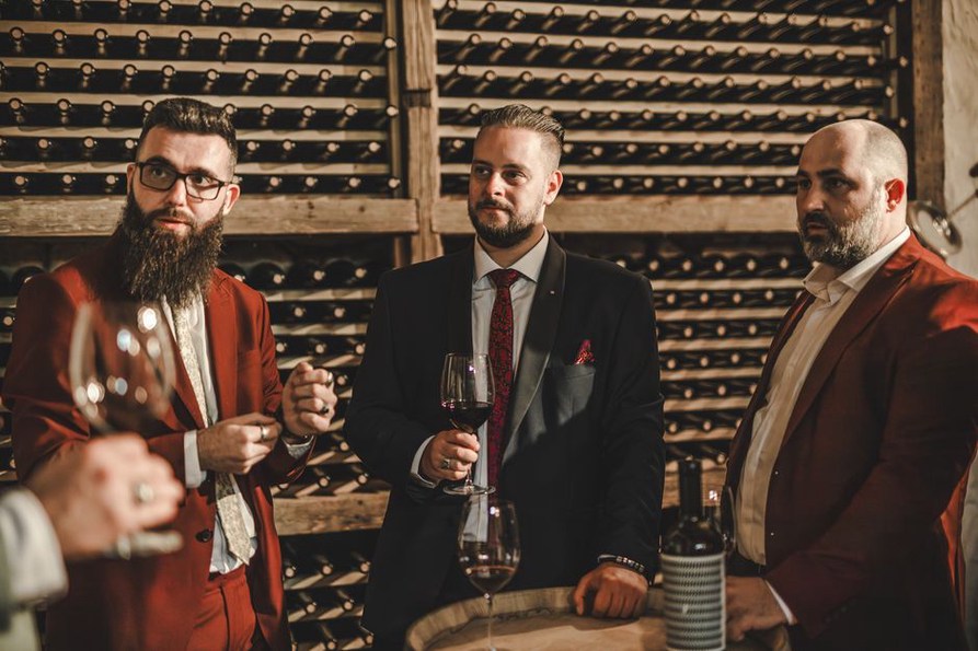 Pripremljen stol za najavljenu degustaciju u konobi