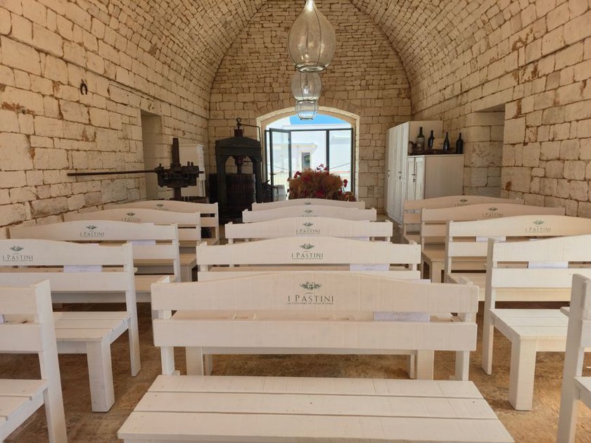 Stari tijesak u kamenoj dalmatinskoj konobi